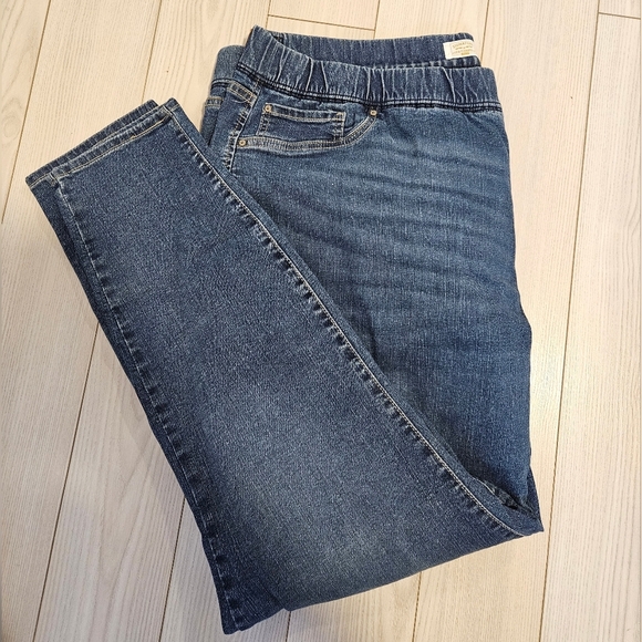 Classic Blue Women's Jeans - Picture 1 of 6